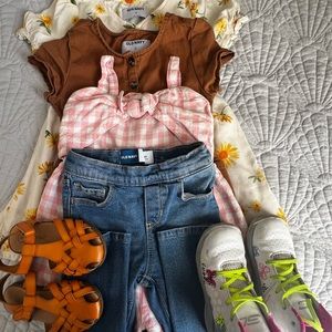 Bundle ropa y tennis para niña de 3 años en muy buen  estado